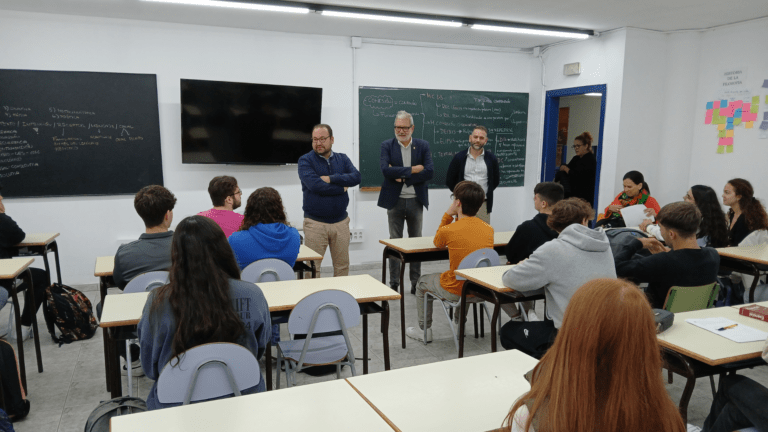 Notícia: L’Alcalde i el Regidor d’Educació de Lleida visiten l’Escola Mirasan